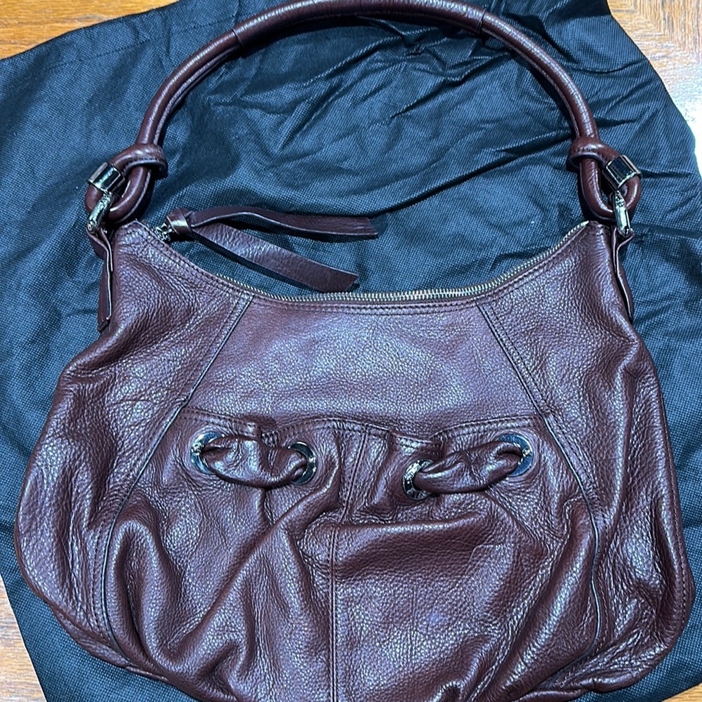 B Makowsky leather purse
